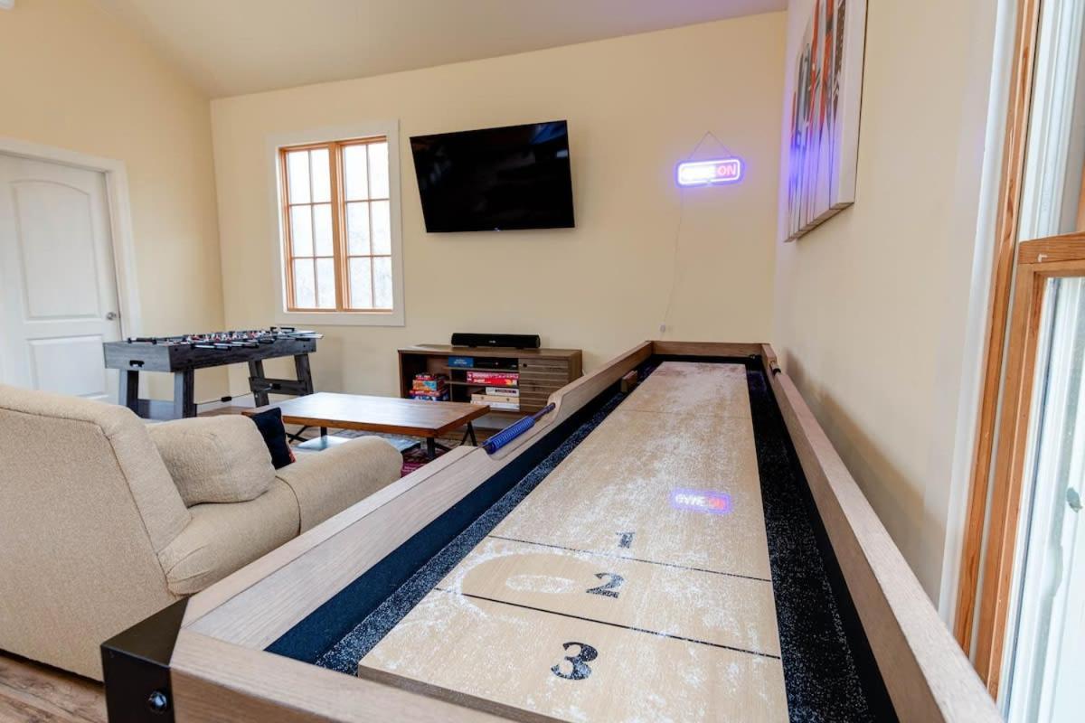 Game Room ~ Fire Pit ~ Resort Access ~ Huge Home Lake Lure Luaran gambar